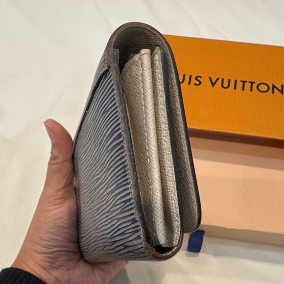 Authentic Louis Vuitton Epi Twist Wallet - Picture 4 of 13